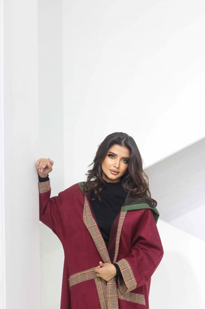 جاكيت عنابي بقبعه