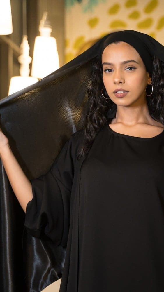 طرحة ربط أسود حرير