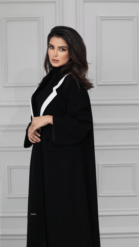 عباية شتوية بتصميم دبل ياقة