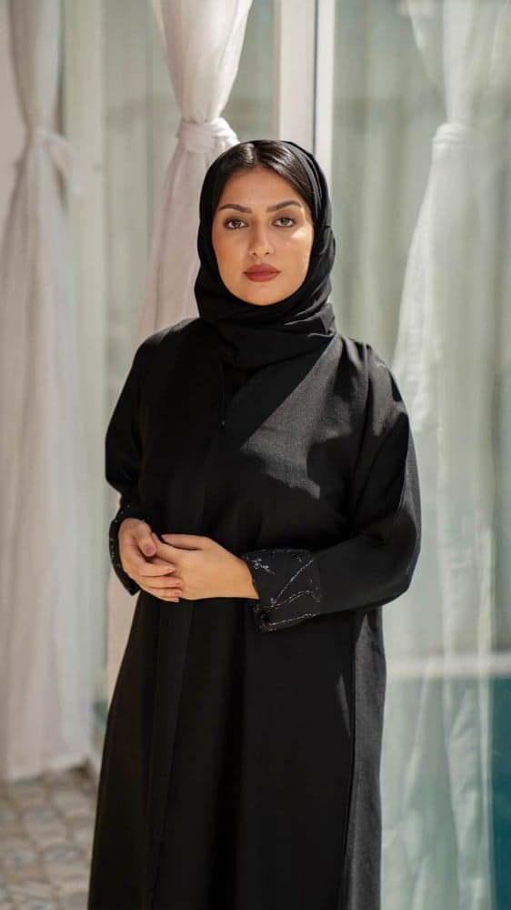 عباية قطعتين تنلبس سادة او للمناسبات