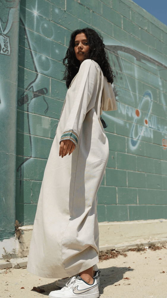 عبايه بيج بقبعة سدو