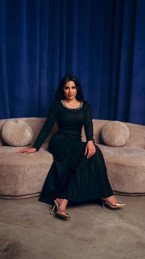 فستان اسود بقصة مكسرة