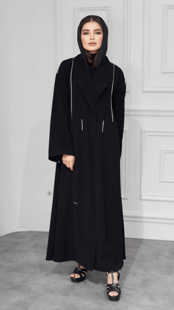 عباية شتوية بحواف بيضاء وجيوب