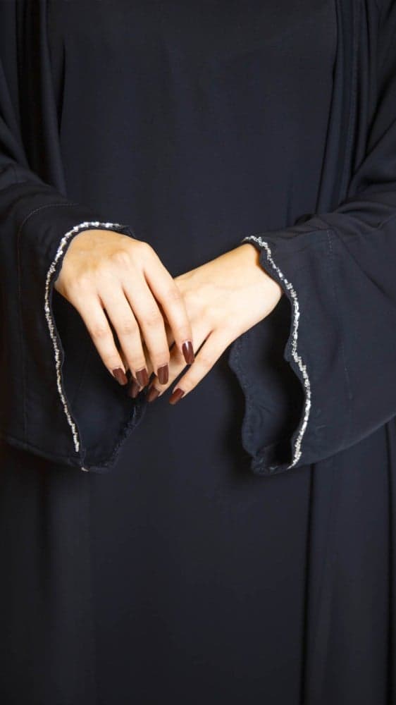 عباية قطعتين بشك فضي ناعم