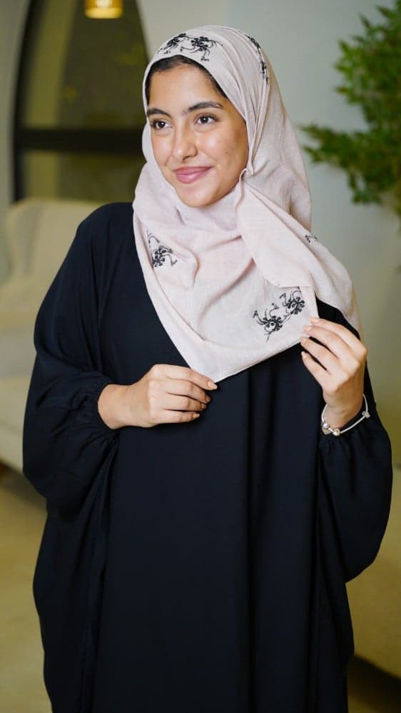 طرحة بيج مطرزة