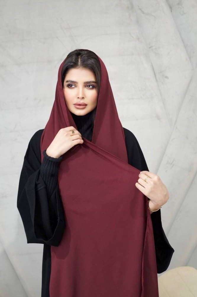 طرحة بلون عنابي