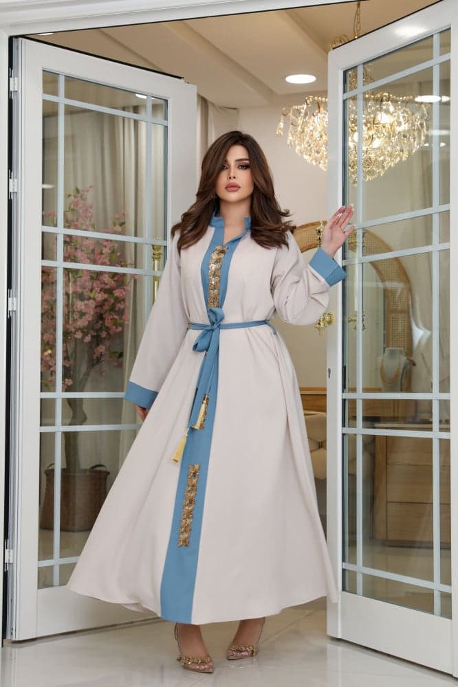 جلابية بيج فخمة بتطريز وحزام ربط