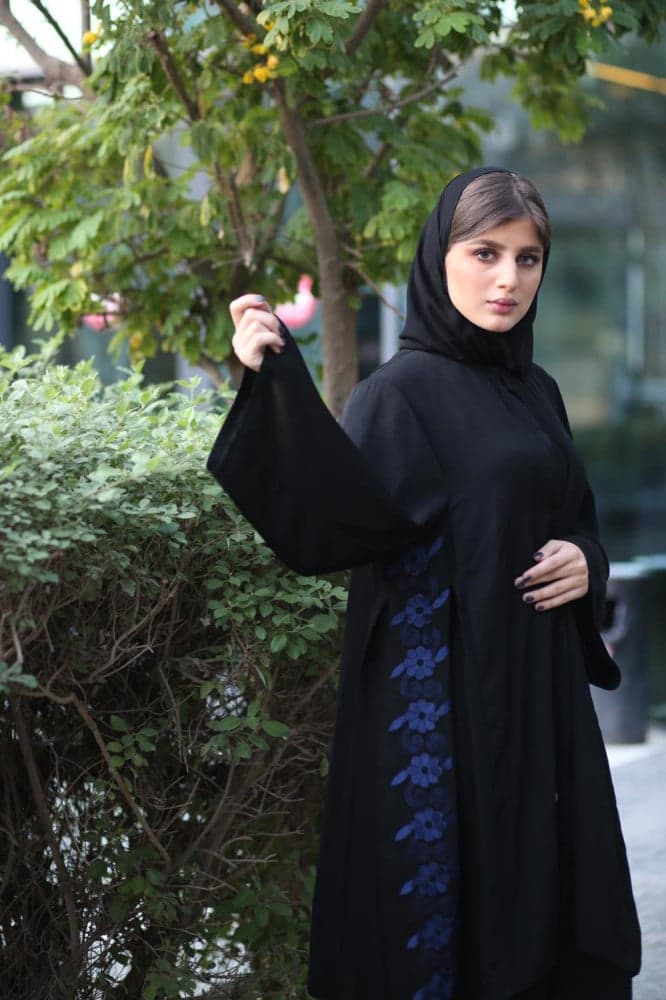 عبايه قطعتين منفصلة مطرزه