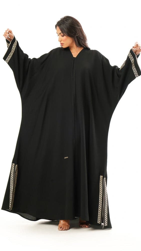 عباية بتطريز سكري