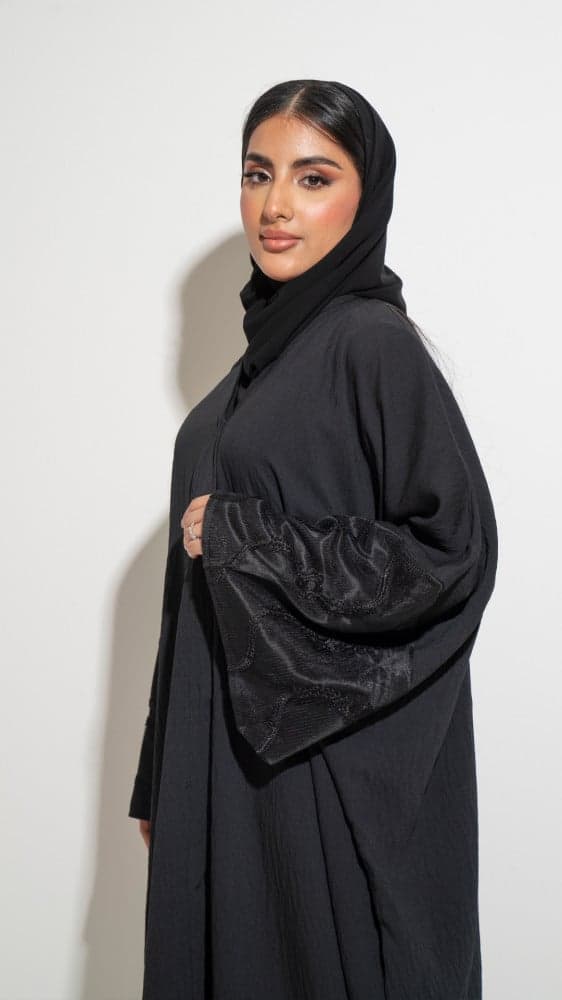 عباية بقصة اكمام مميزة