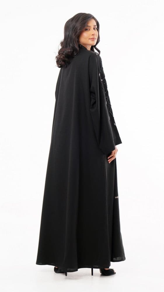 عباية بتطريز على الاكتاف