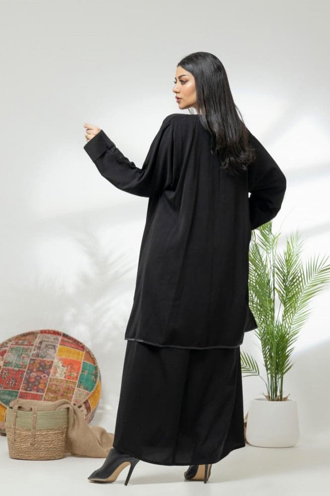 عباية طبقتين مزينة بشريط ساتان