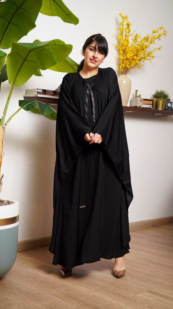 عباية بشت اسود سادة  فضفاضة ومريحة