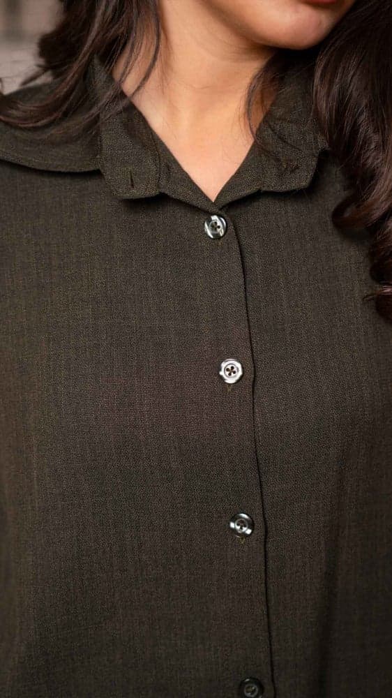 طقم قميص وبنطلون زيتي