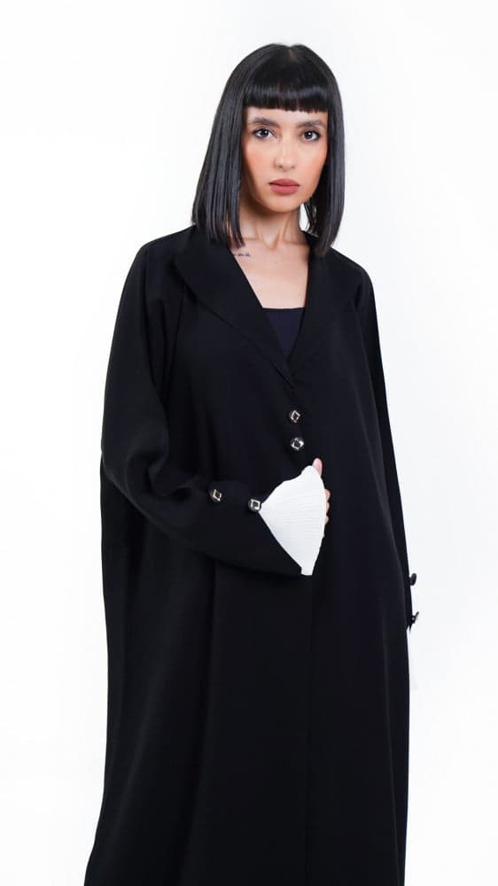 عباية سوداء رسمية باكمام بيضاء