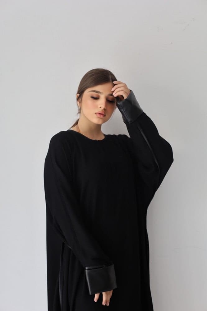 عباية كم جلد اسود