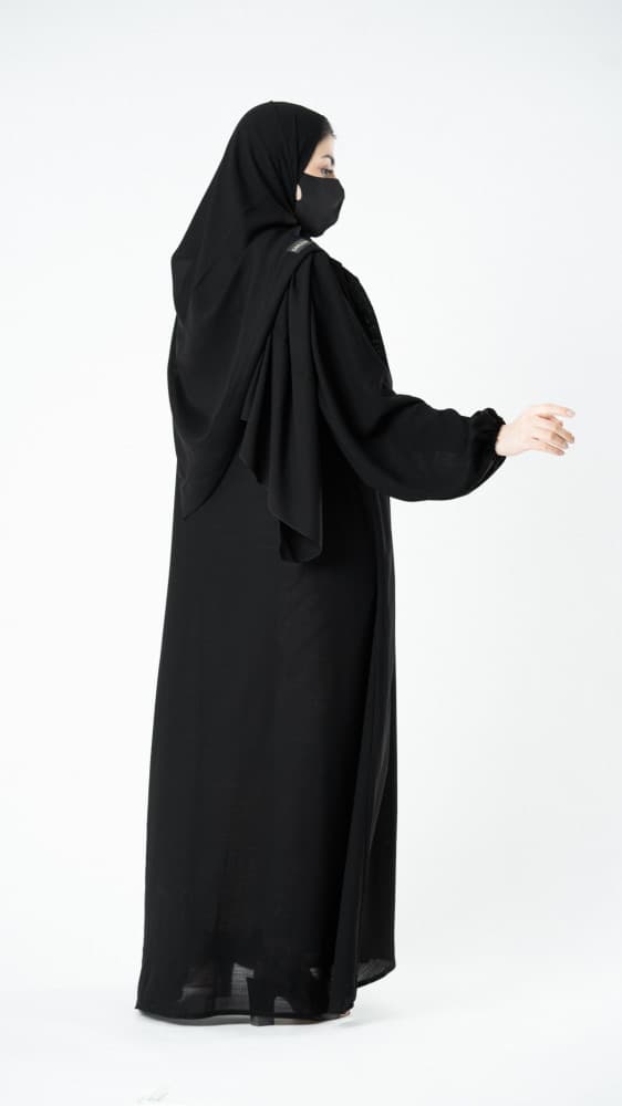 عبايه بكم فرنسي والاكتاف زينت بكسرات