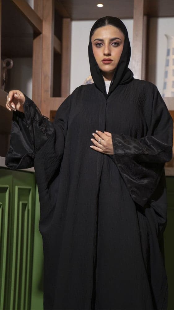 عباية بقصة اكمام مميزة