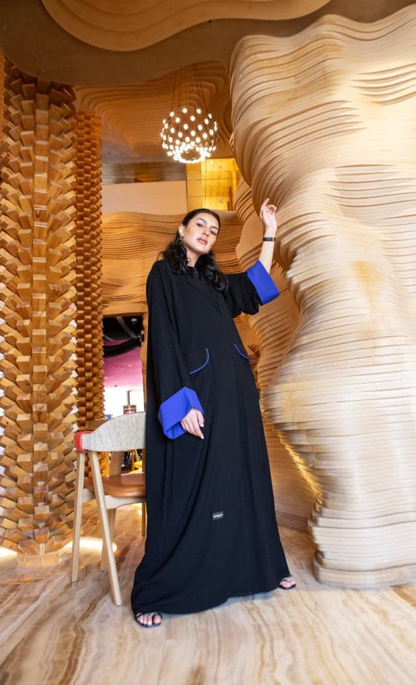 عبايه بجيوب واكمام نيلي