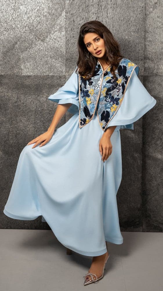 جلابية بقصة مطرزة باكمام منفوخة