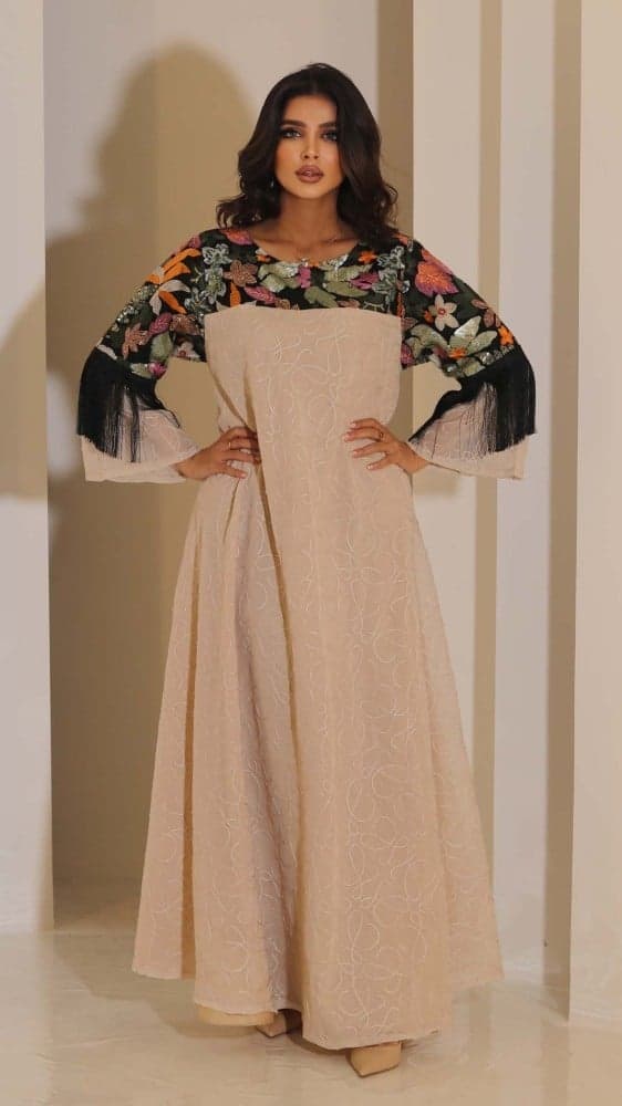 جلابية مطرزه بهدب فخم على الاكمام