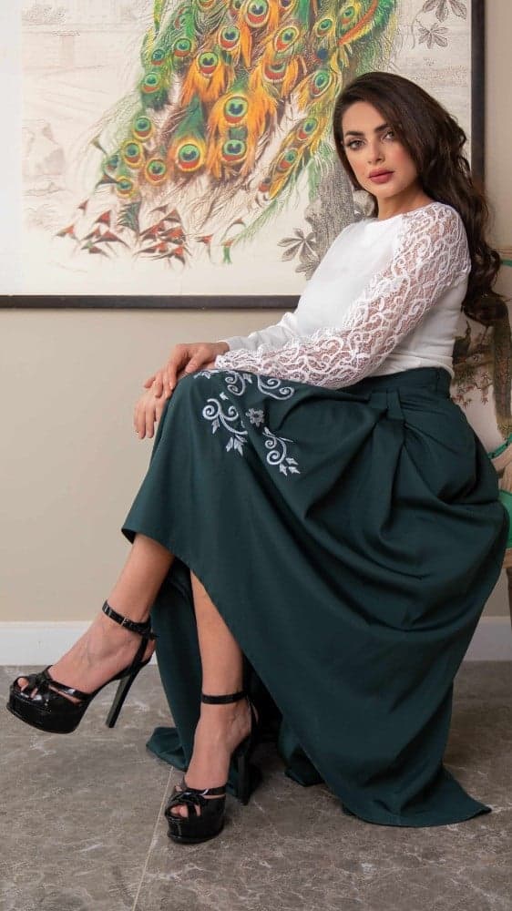 طقم بلوزه وتنورة