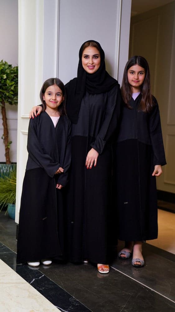 عباية خامتين مختلفة