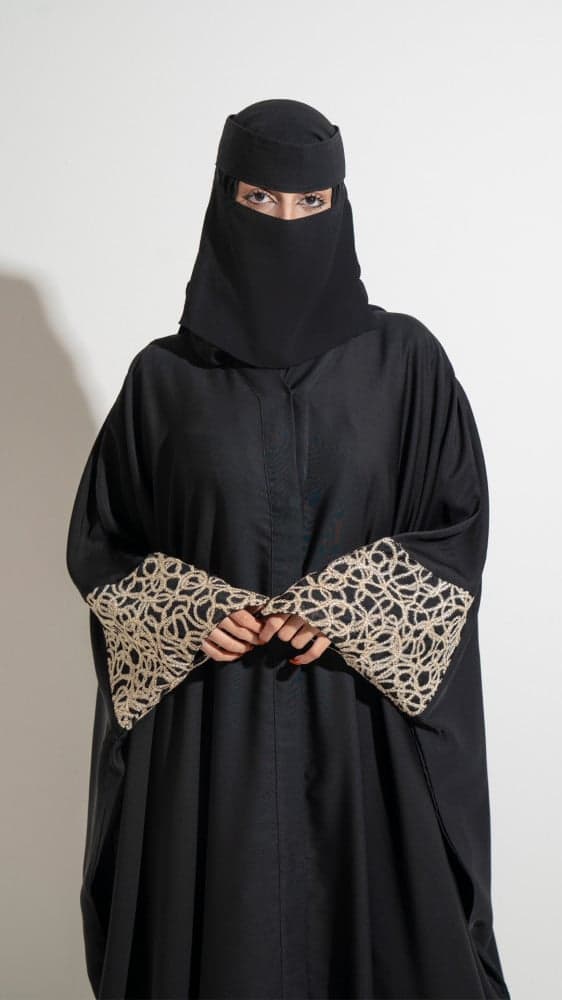عباية بشت اكمام مطرزة ذهبي