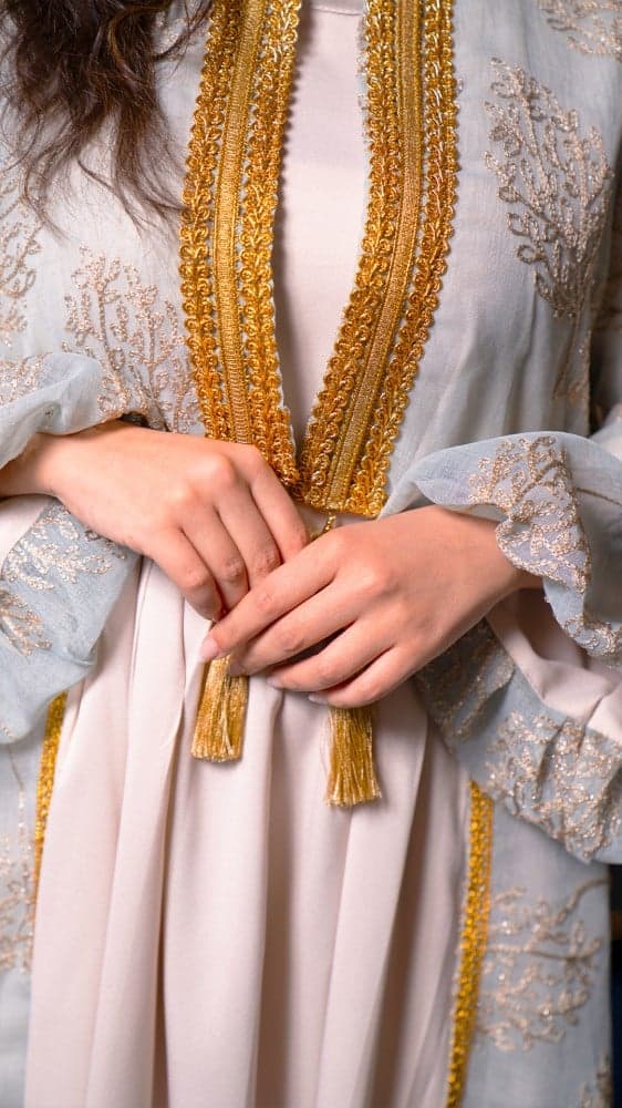 جلابية مفتوحة بقصة مشبوكة