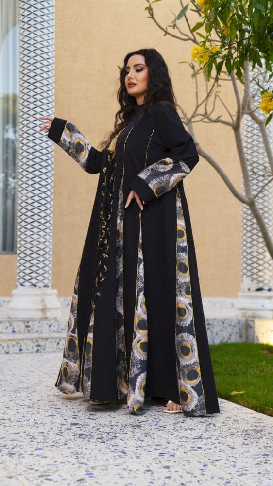 جلابية بلون أسود كلوش