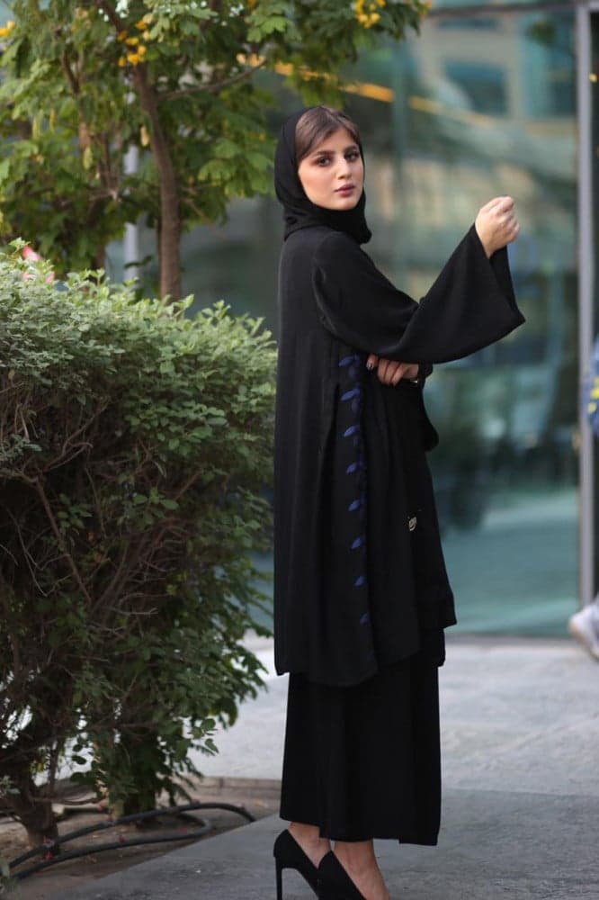 عبايه قطعتين منفصلة مطرزه