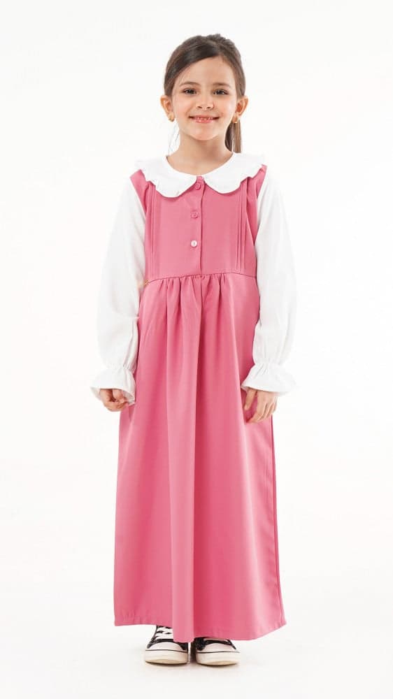 مريول ابتدائي بلون وردي وقميص مشبوك