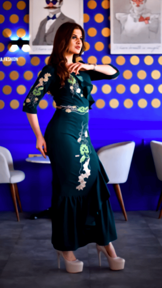 فستان زيتي مطرز بتصميم كلاسيك