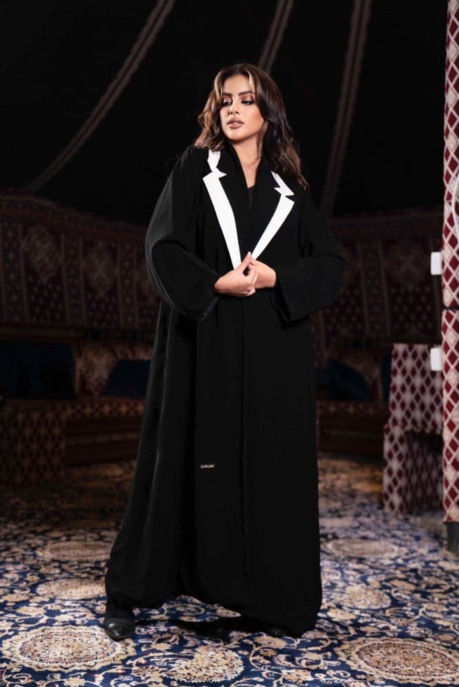 عباية شتوية بتصميم دبل ياقة