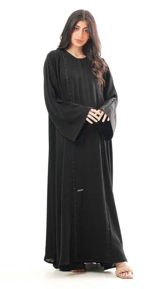 عباية بتطريز اسود