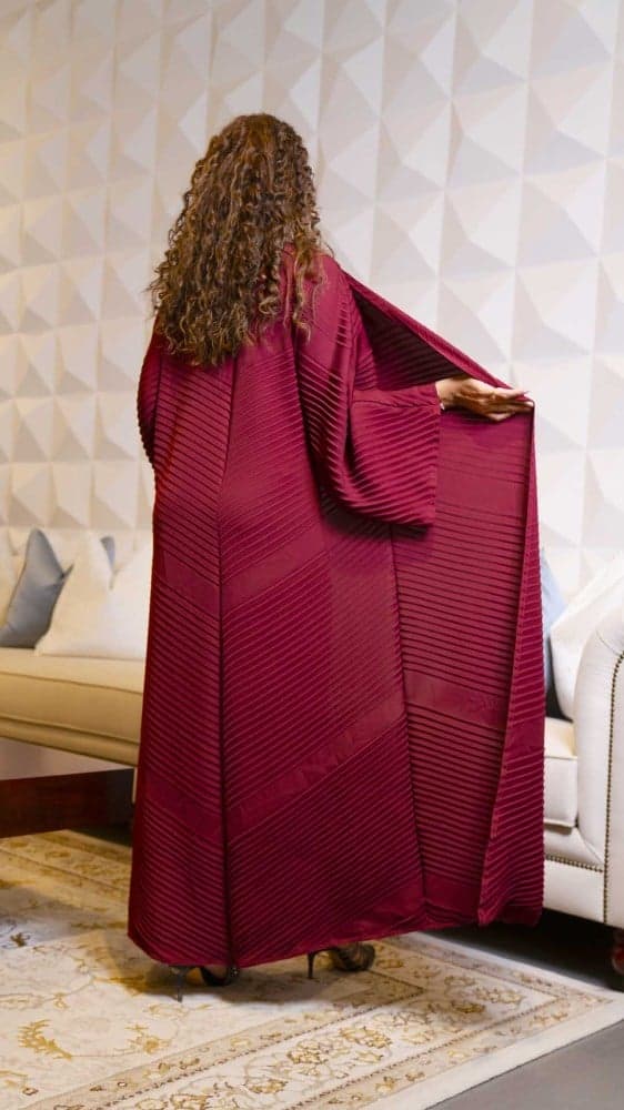 عباية عنابي بتكسيرات