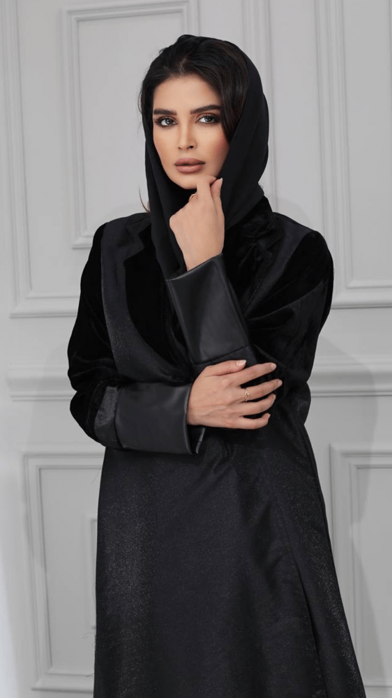 عباية شتوية بياقه ومعصم جلد