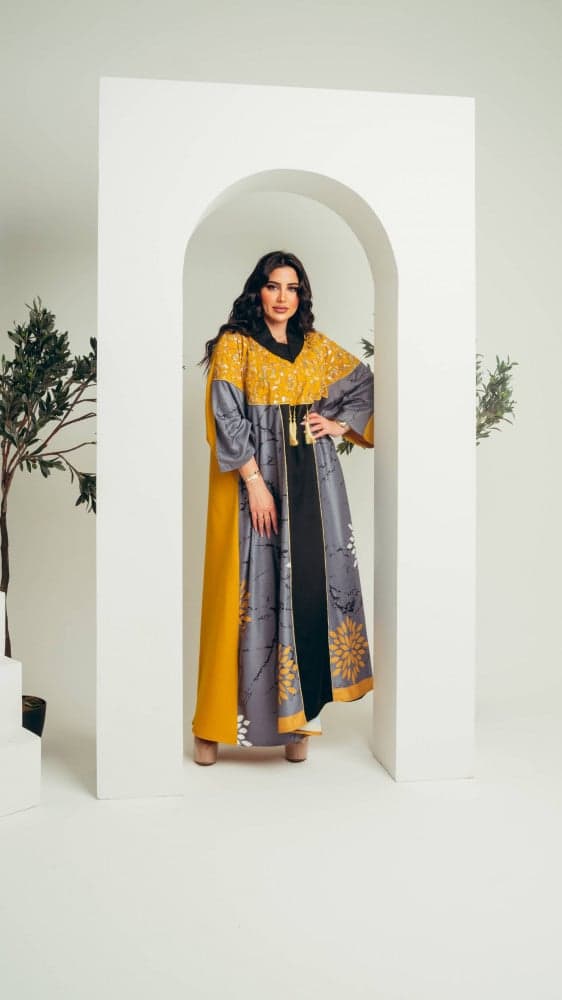 جلابية ملونة بياقه اسود