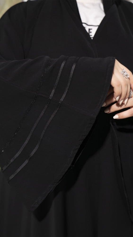 عباية طبقتين من الاسفل باكمام كلوش