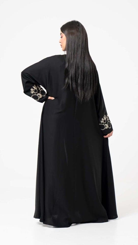 عباية سوداء باكمام مطرزة بيج