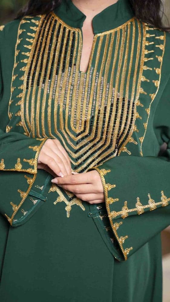 جلابية زيتي بتطريز ذهبي