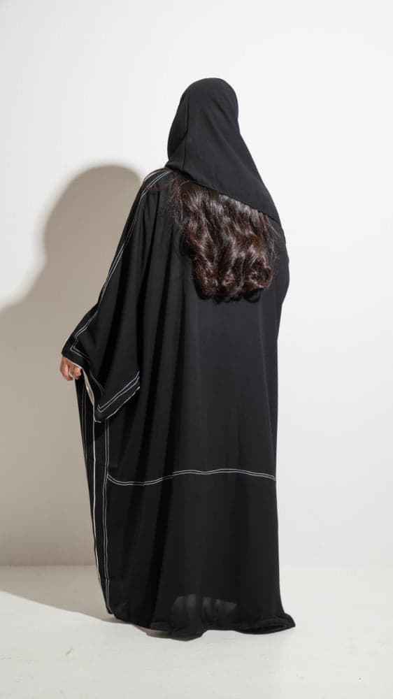 عبايه بخطوط بيضاء وطقطق واحد