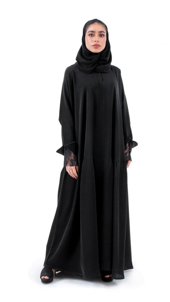 عبايه بكسرات سفليه و كم دانتيل