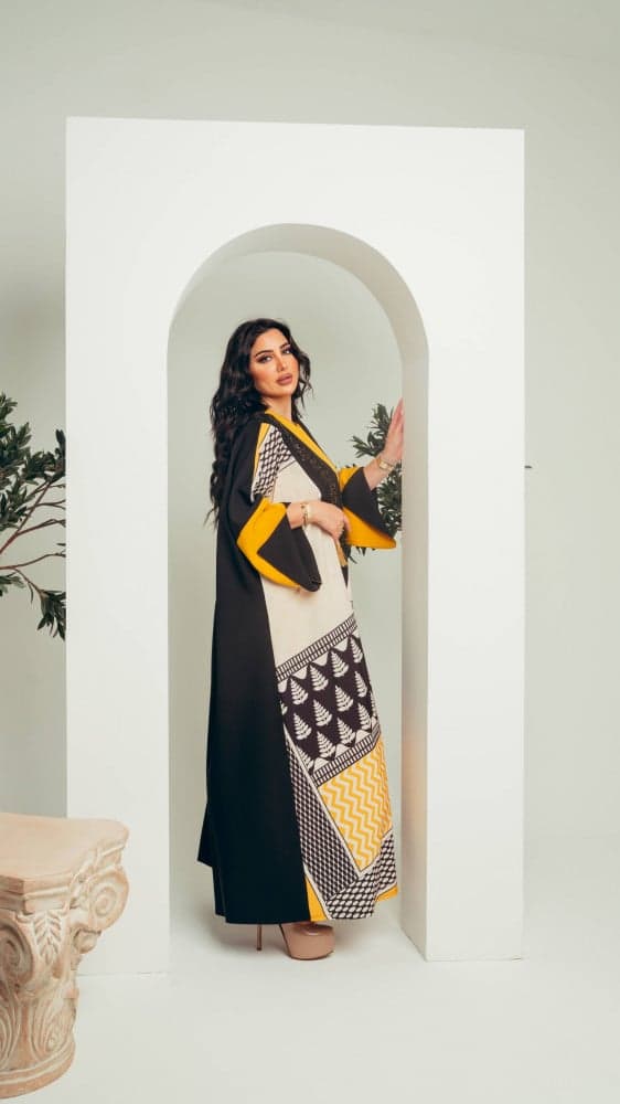 جلابية بلون اصفر وبيج