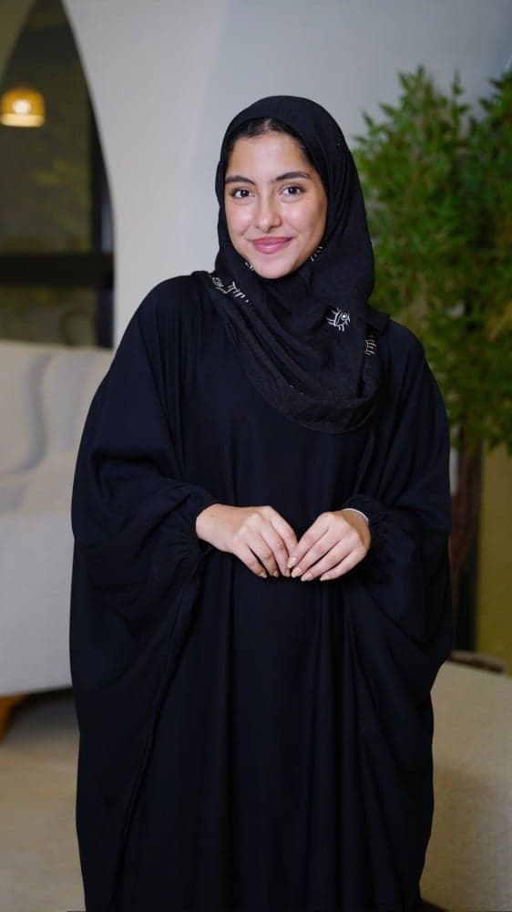 طرحه سوداء مطرزة