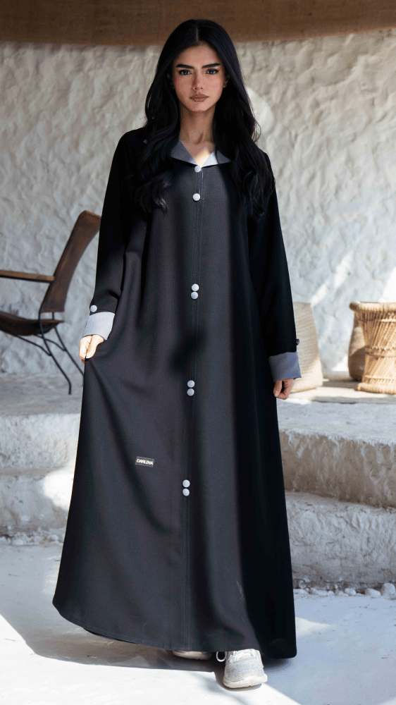 عباية اسود بياقة وأزرة رمادي