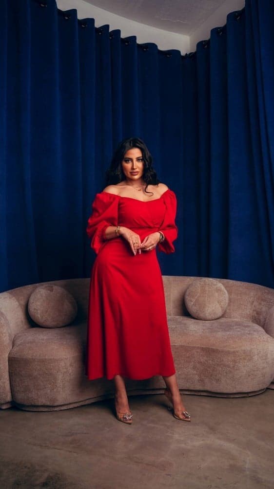 فستان أحمر كلاسيك