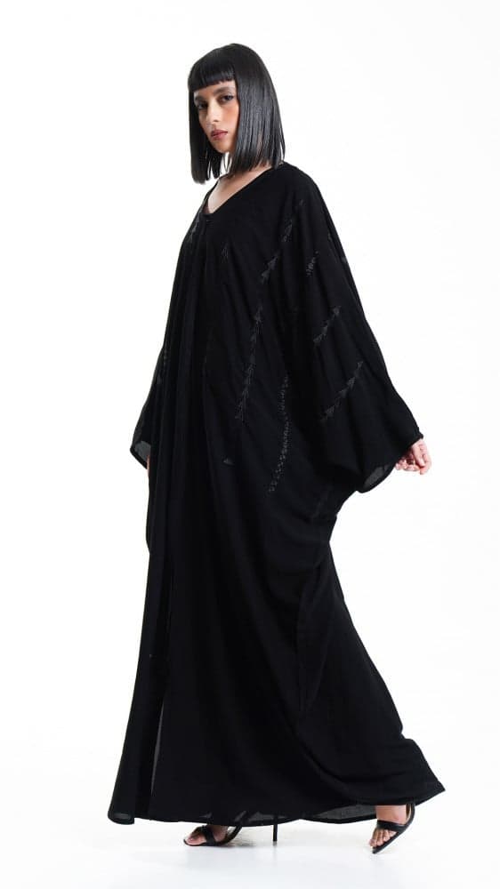 عباية بتطريز اسود مثلثات