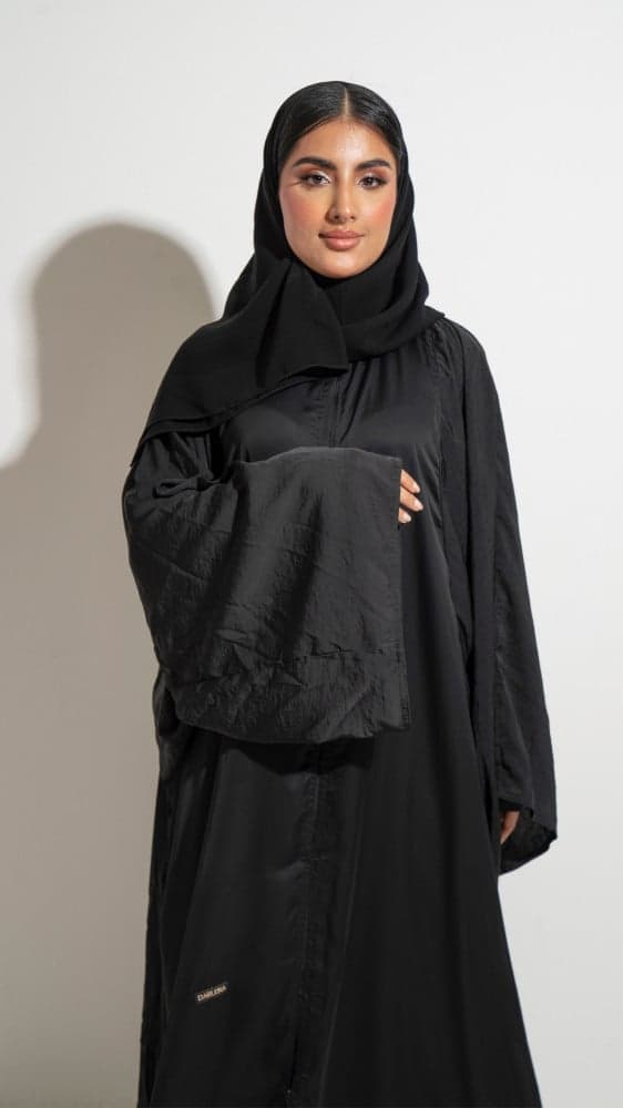 عباية بقصة اكتاف واسعه