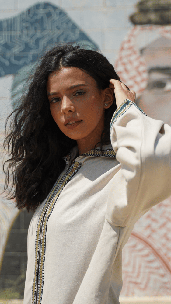 عبايه بيج بقبعة سدو